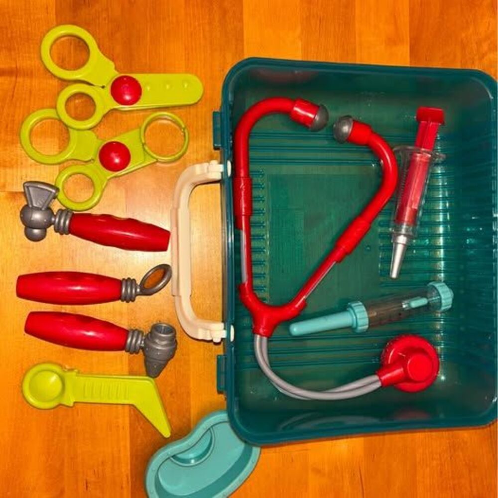 Deluxe Doctor Kit Playset - Picture 2 of 3